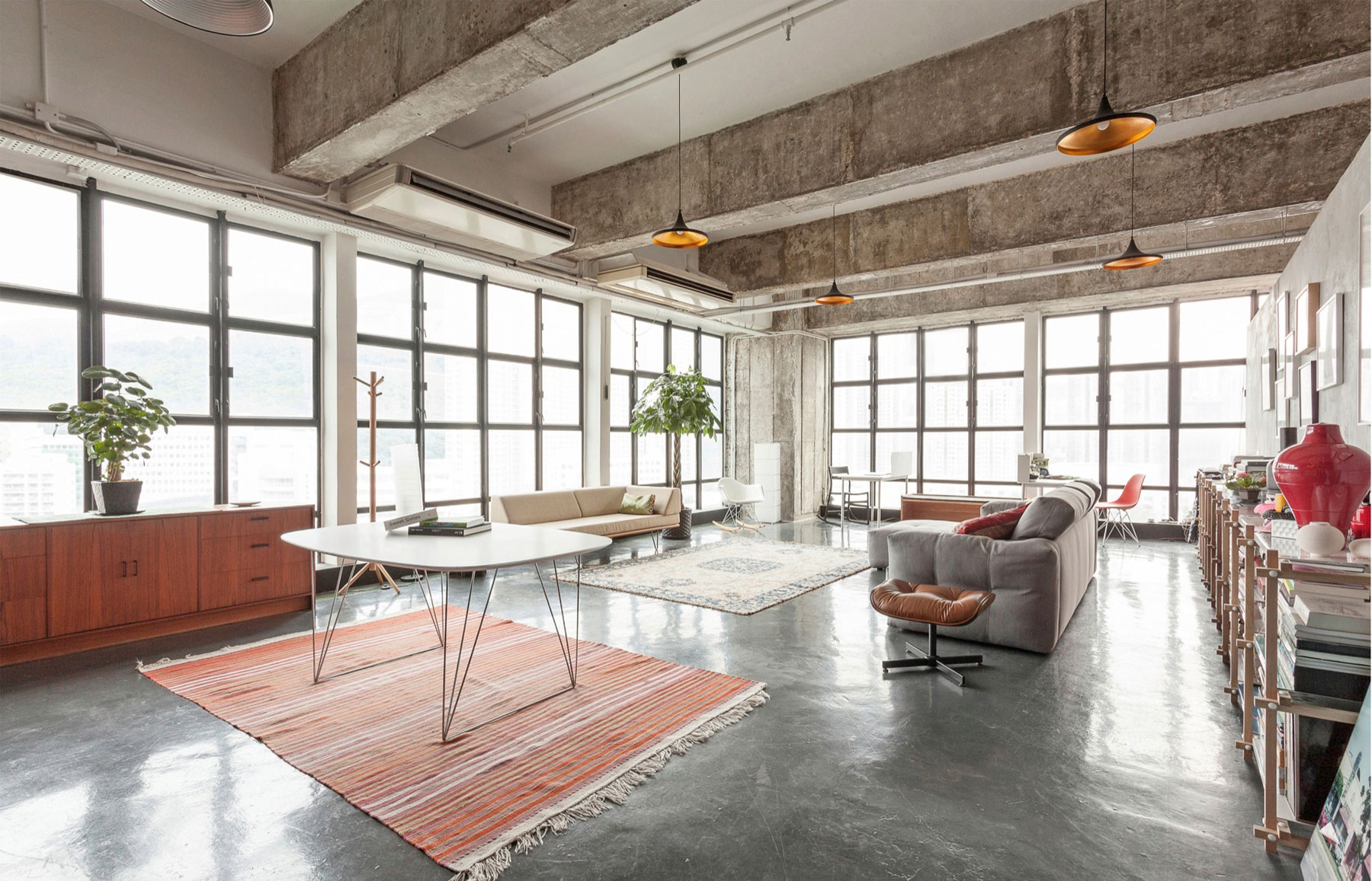 A Spacious Contemporary Loft for an Art Collector in Chai Wan, Hong Kong by Mass Operations (2)