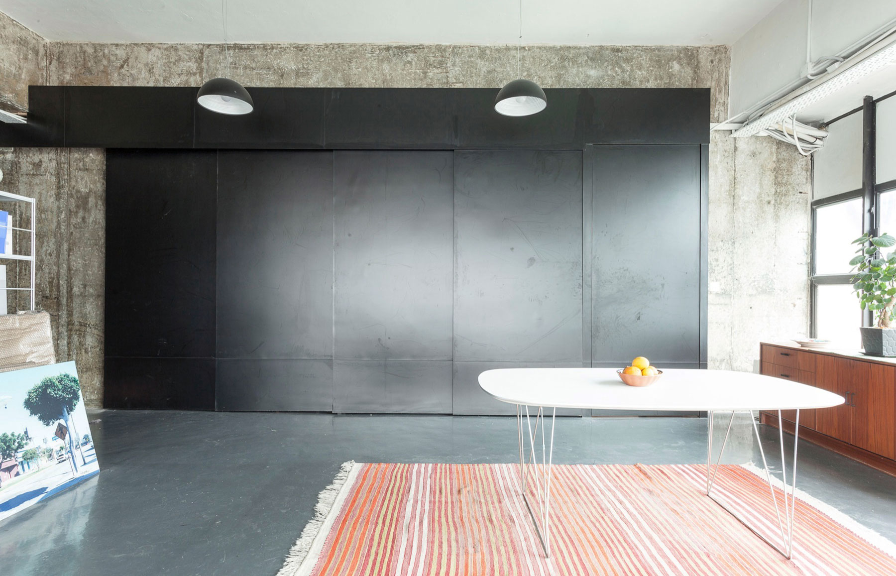 A Spacious Contemporary Loft for an Art Collector in Chai Wan, Hong Kong by Mass Operations (3)