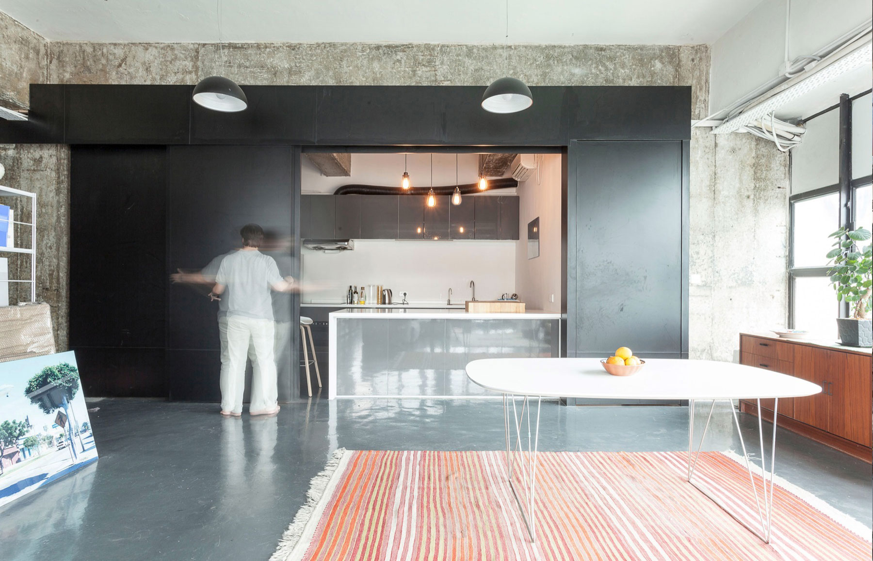 A Spacious Contemporary Loft for an Art Collector in Chai Wan, Hong Kong by Mass Operations (4)