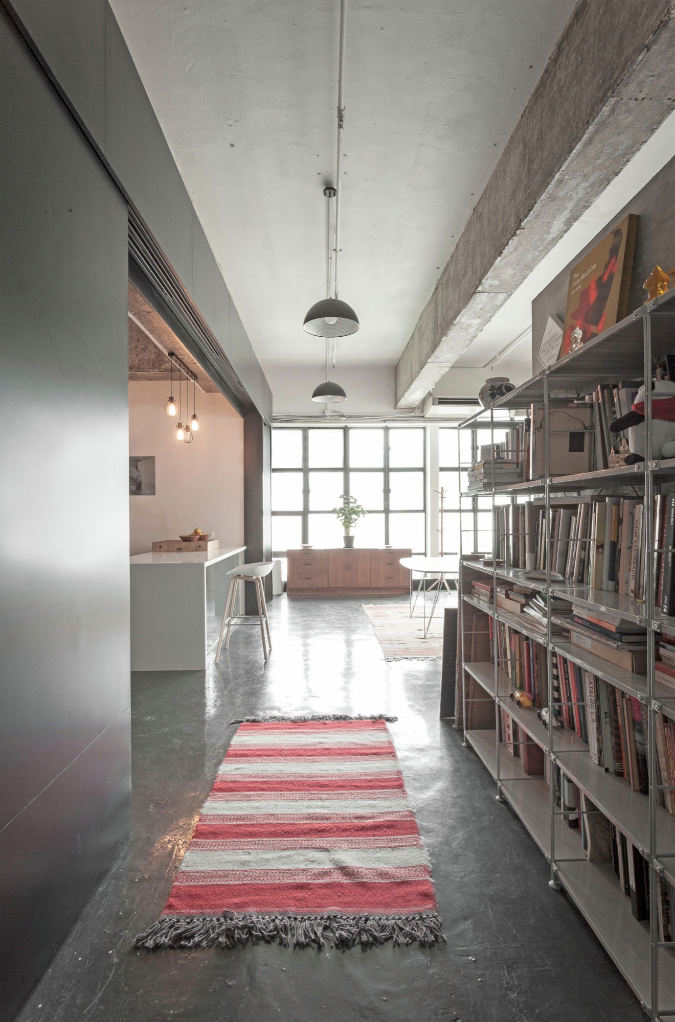 A Spacious Contemporary Loft for an Art Collector in Chai Wan, Hong Kong by Mass Operations (6)