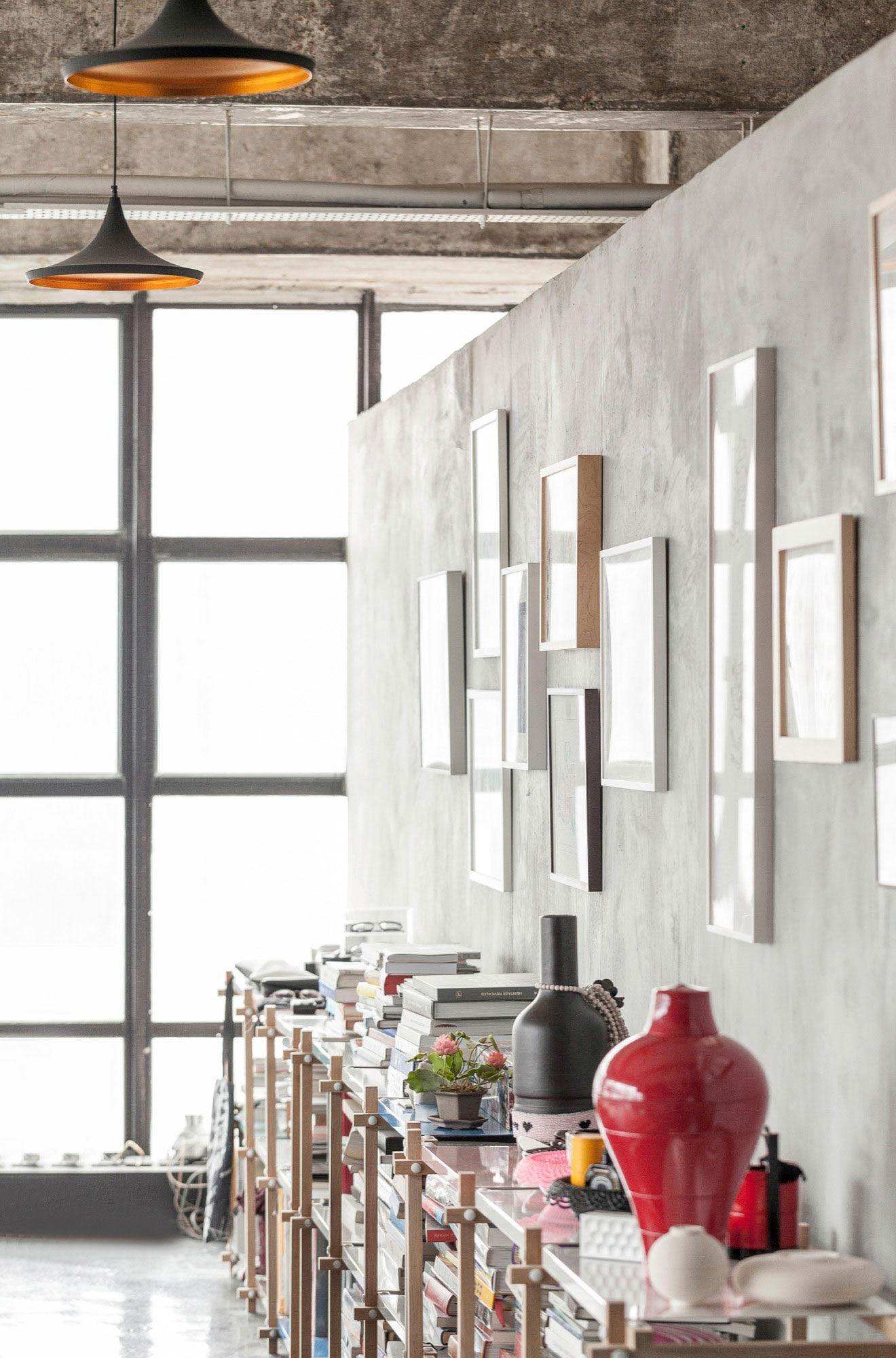 A Spacious Contemporary Loft for an Art Collector in Chai Wan, Hong Kong by Mass Operations (7)