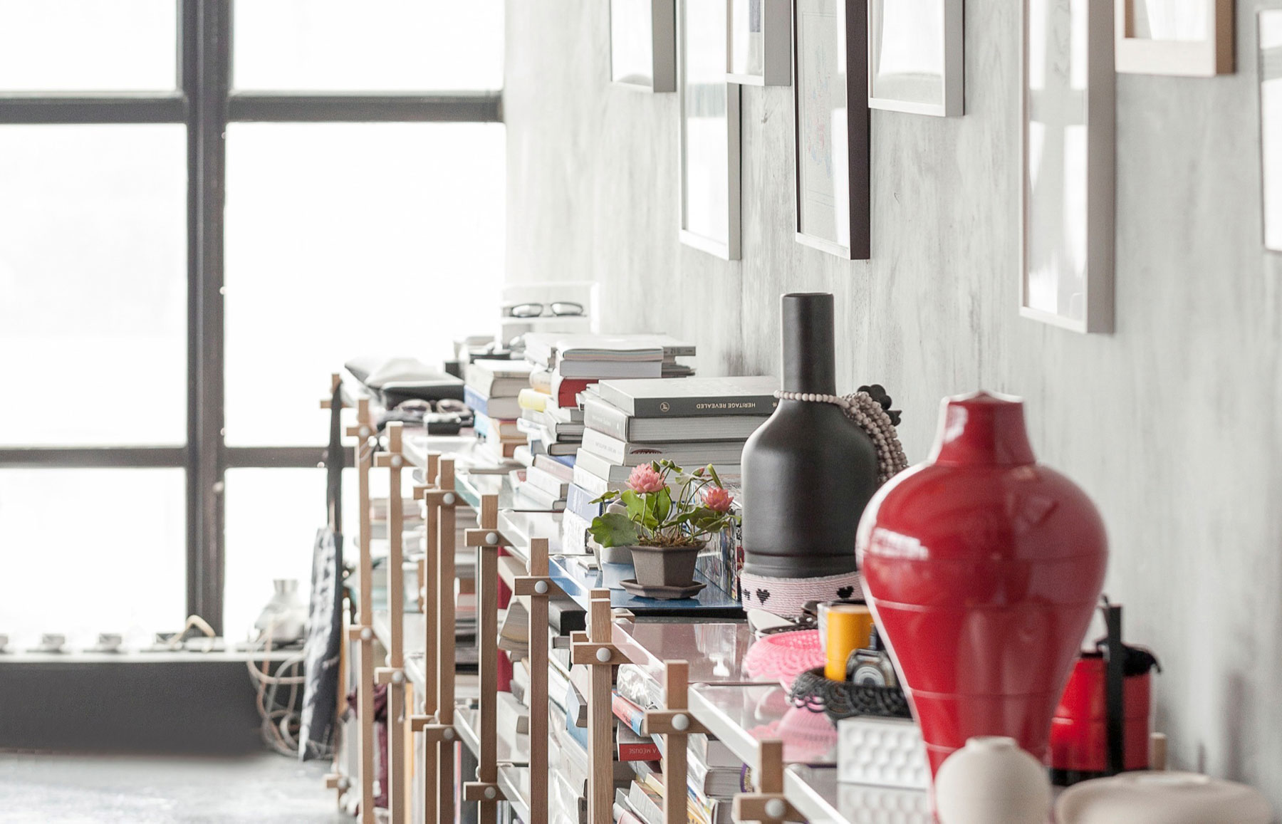 A Spacious Contemporary Loft for an Art Collector in Chai Wan, Hong Kong by Mass Operations (8)