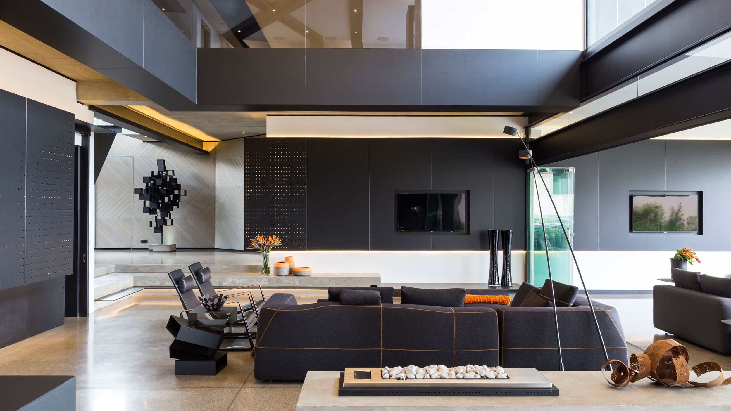 A Spacious Modern Home Made of Steel, Glass and Concrete in Bedfordview by Nico van der Meulen Architects (10)