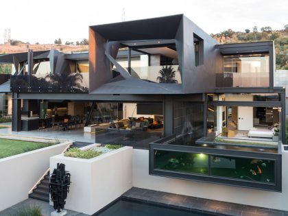 A Spacious Modern Home Made of Steel, Glass and Concrete in Bedfordview by Nico van der Meulen Architects (2)