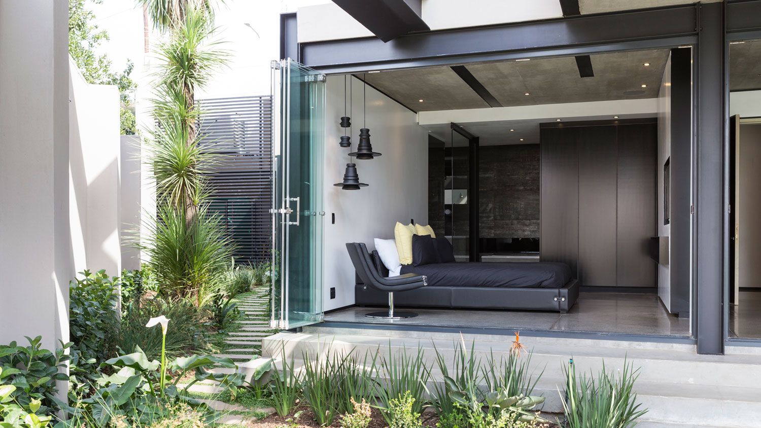 A Spacious Modern Home Made of Steel, Glass and Concrete in Bedfordview by Nico van der Meulen Architects (23)