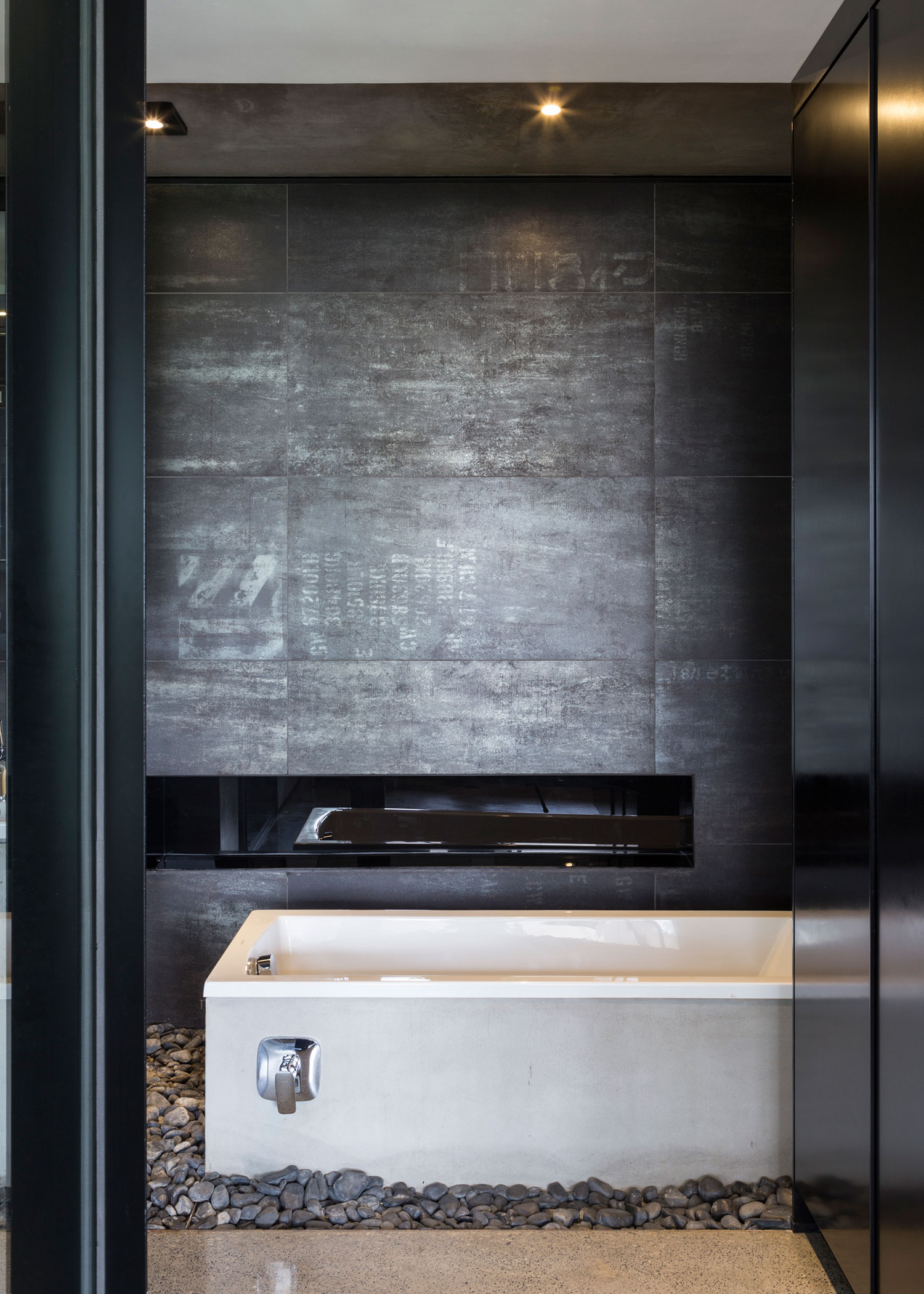 A Spacious Modern Home Made of Steel, Glass and Concrete in Bedfordview by Nico van der Meulen Architects (25)