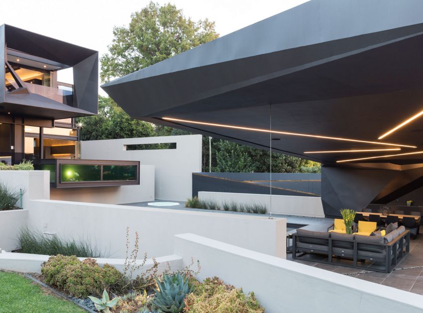 A Spacious Modern Home Made of Steel, Glass and Concrete in Bedfordview by Nico van der Meulen Architects (3)