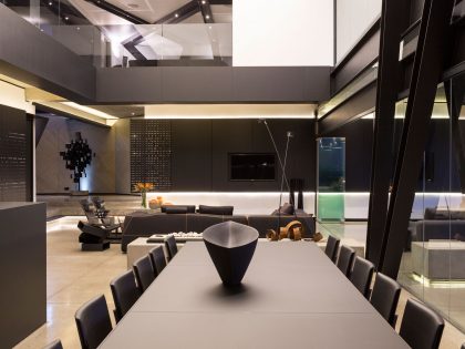 A Spacious Modern Home Made of Steel, Glass and Concrete in Bedfordview by Nico van der Meulen Architects (31)