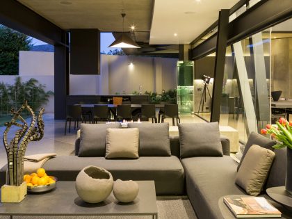 A Spacious Modern Home Made of Steel, Glass and Concrete in Bedfordview by Nico van der Meulen Architects (32)