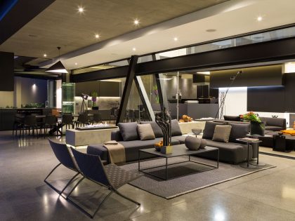 A Spacious Modern Home Made of Steel, Glass and Concrete in Bedfordview by Nico van der Meulen Architects (33)