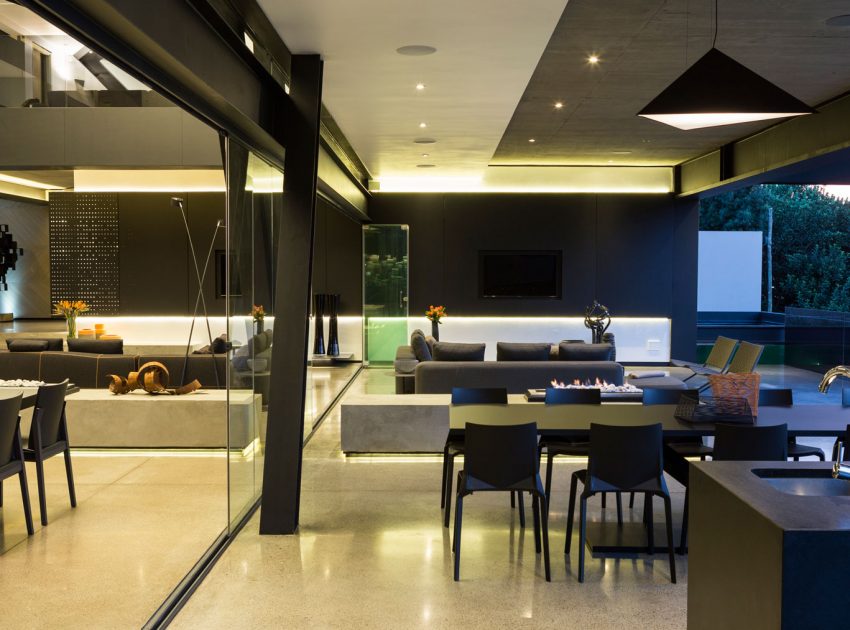 A Spacious Modern Home Made of Steel, Glass and Concrete in Bedfordview by Nico van der Meulen Architects (34)