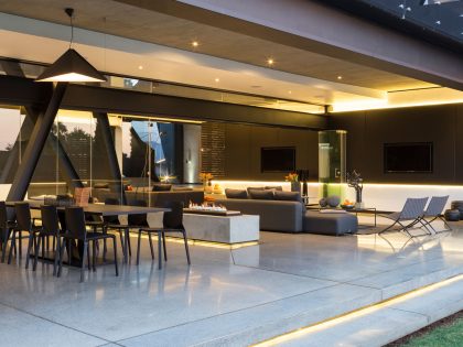 A Spacious Modern Home Made of Steel, Glass and Concrete in Bedfordview by Nico van der Meulen Architects (35)