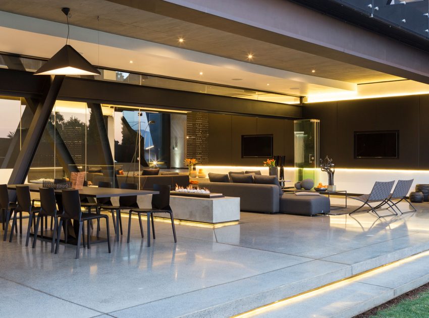 A Spacious Modern Home Made of Steel, Glass and Concrete in Bedfordview by Nico van der Meulen Architects (35)