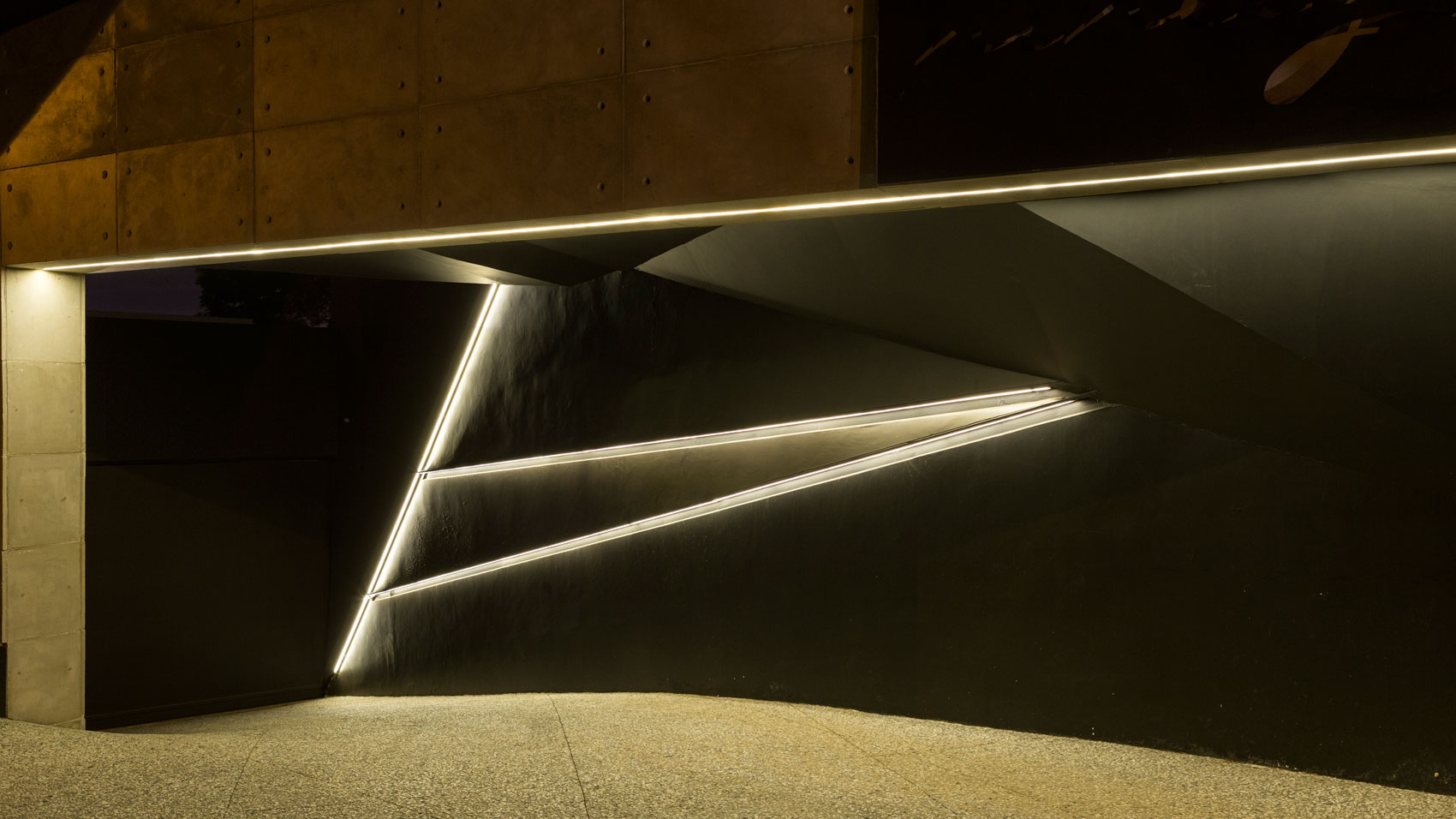 A Spacious Modern Home Made of Steel, Glass and Concrete in Bedfordview by Nico van der Meulen Architects (42)