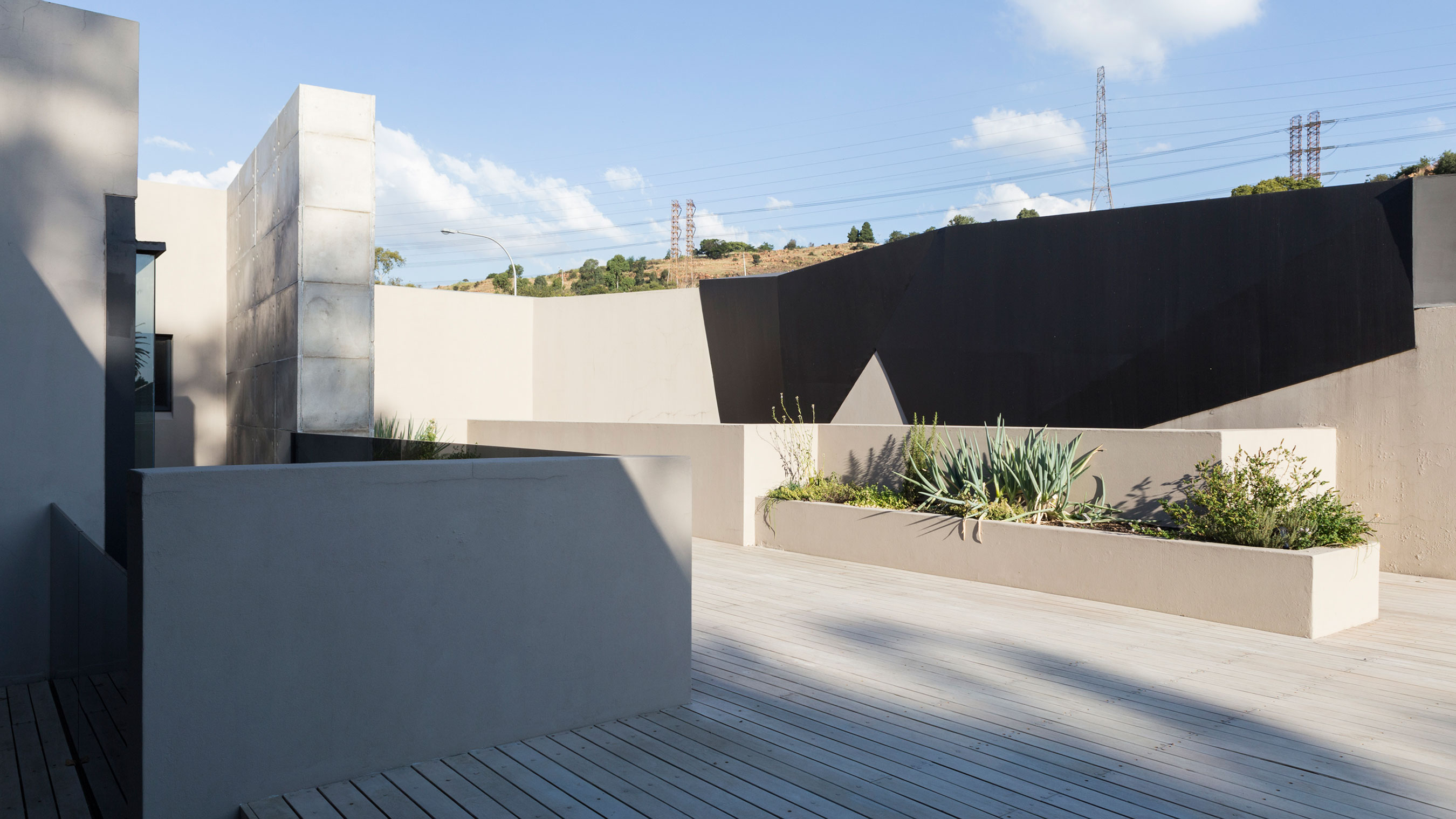 A Spacious Modern Home Made of Steel, Glass and Concrete in Bedfordview by Nico van der Meulen Architects (6)