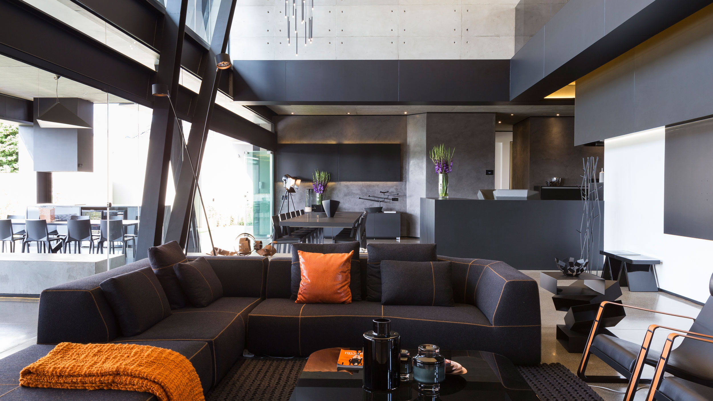 A Spacious Modern Home Made of Steel, Glass and Concrete in Bedfordview by Nico van der Meulen Architects (9)