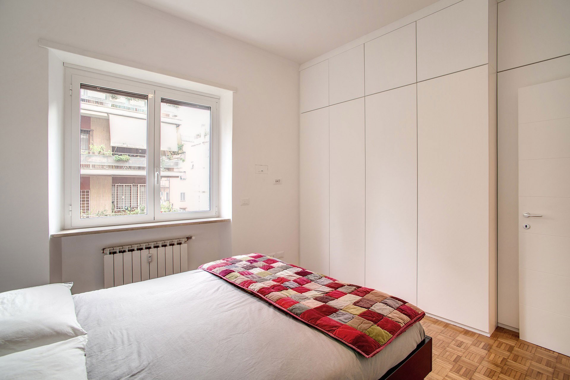 A Spacious, Stylish and Bright Contemporary Apartment in Rome, Italy by MOB ARCHITECTS (14)