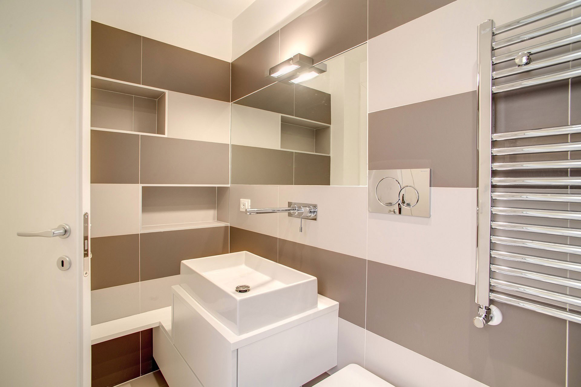 A Spacious, Stylish and Bright Contemporary Apartment in Rome, Italy by MOB ARCHITECTS (18)