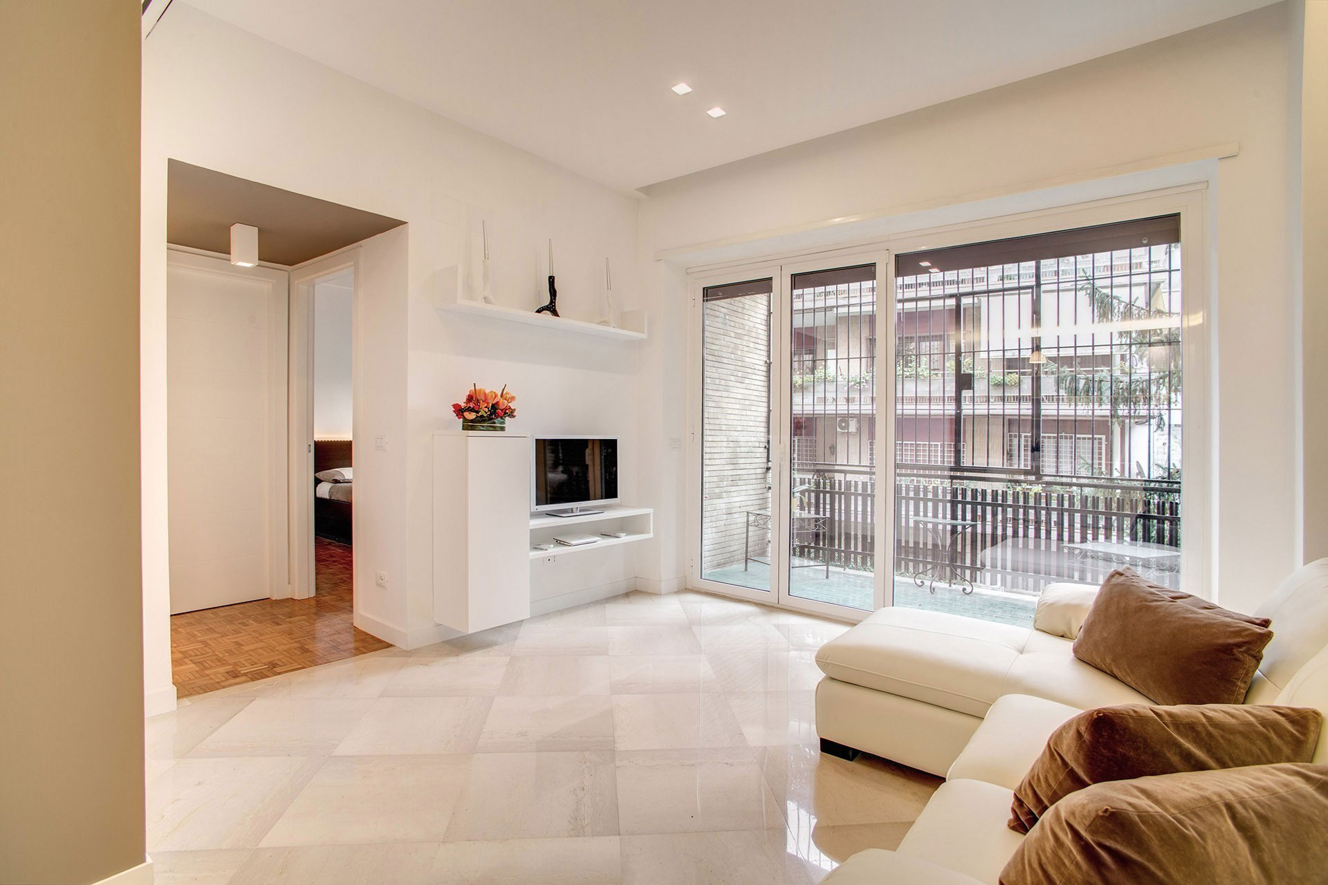 A Spacious, Stylish and Bright Contemporary Apartment in Rome, Italy by MOB ARCHITECTS (4)