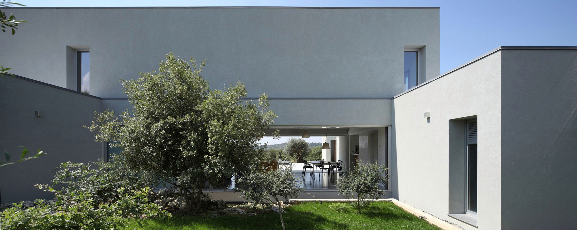 A Spacious and Bright Home Surrounded by a Rocky Landscape in Syracuse, Italy by Fabrizio Foti architetto (12)