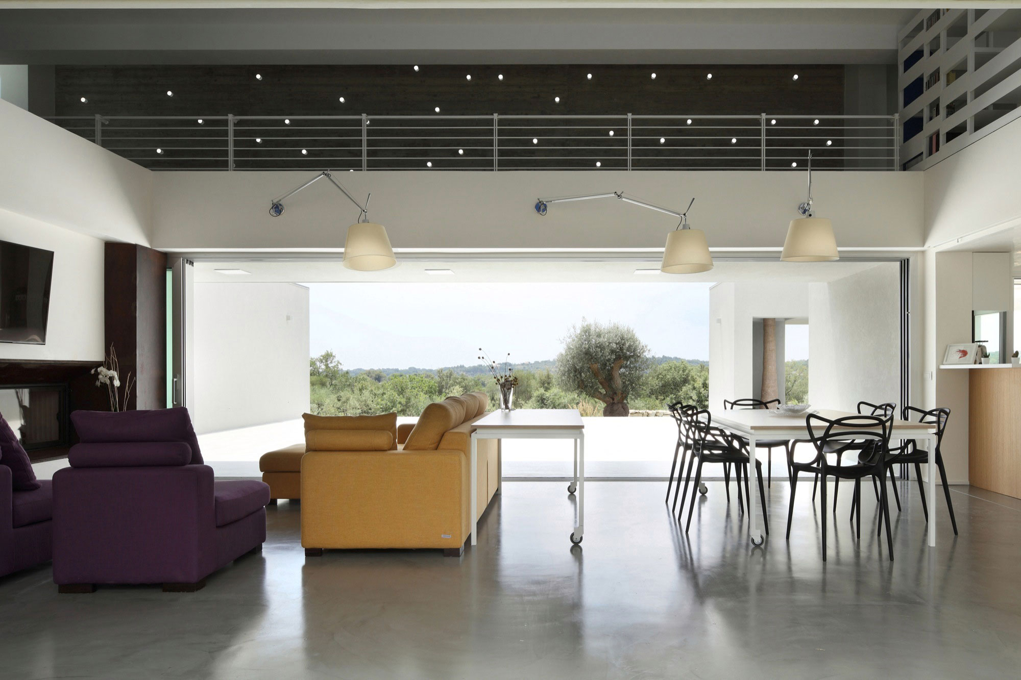 A Spacious and Bright Home Surrounded by a Rocky Landscape in Syracuse, Italy by Fabrizio Foti architetto (13)