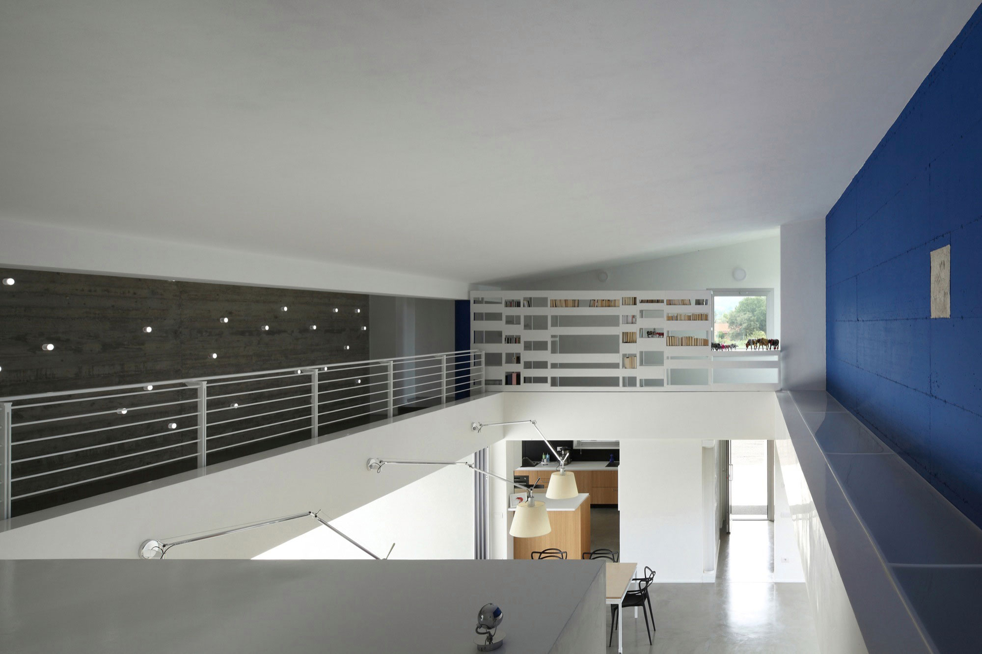 A Spacious and Bright Home Surrounded by a Rocky Landscape in Syracuse, Italy by Fabrizio Foti architetto (16)