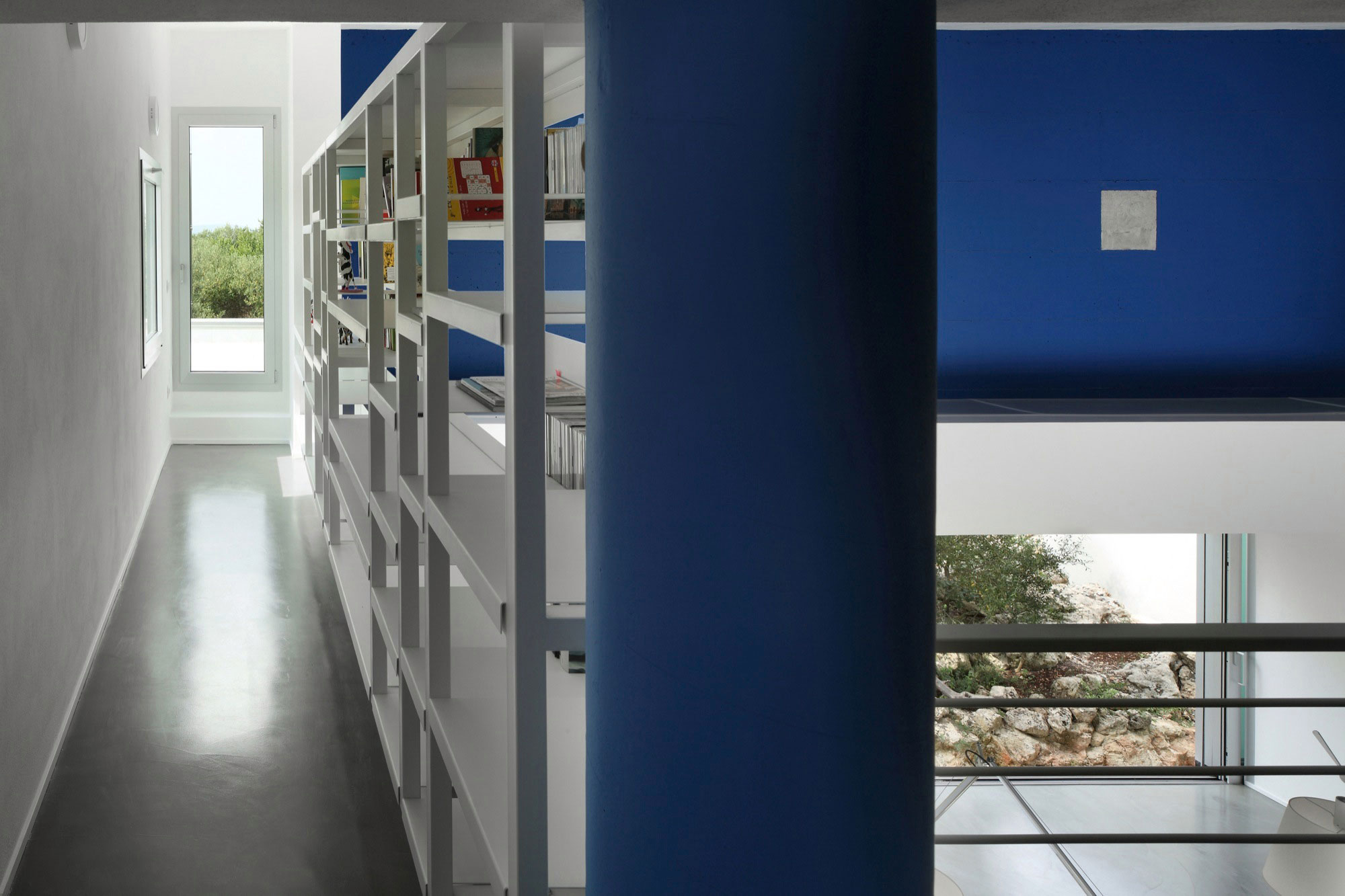 A Spacious and Bright Home Surrounded by a Rocky Landscape in Syracuse, Italy by Fabrizio Foti architetto (17)