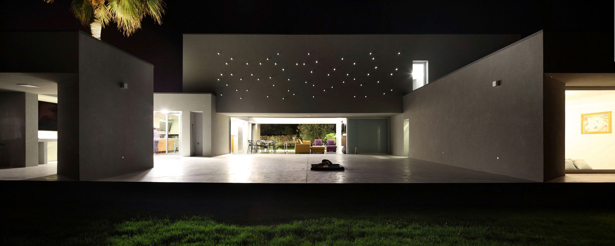 A Spacious and Bright Home Surrounded by a Rocky Landscape in Syracuse, Italy by Fabrizio Foti architetto (22)