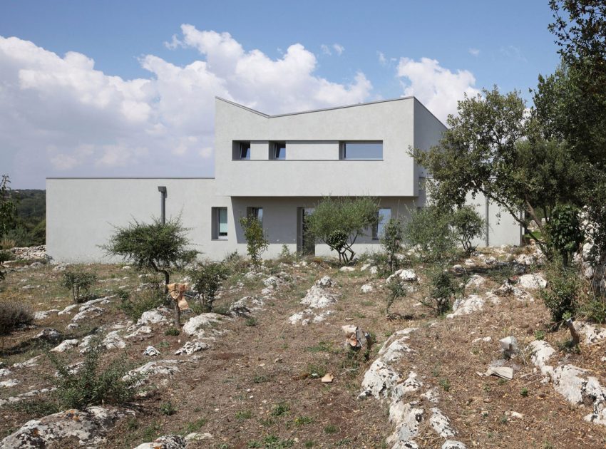 A Spacious and Bright Home Surrounded by a Rocky Landscape in Syracuse, Italy by Fabrizio Foti architetto (3)