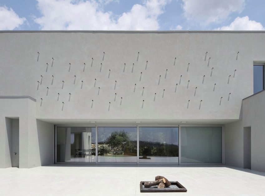 A Spacious and Bright Home Surrounded by a Rocky Landscape in Syracuse, Italy by Fabrizio Foti architetto (5)