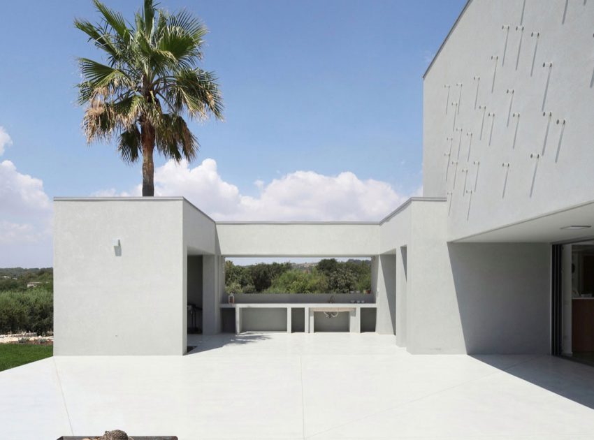 A Spacious and Bright Home Surrounded by a Rocky Landscape in Syracuse, Italy by Fabrizio Foti architetto (7)