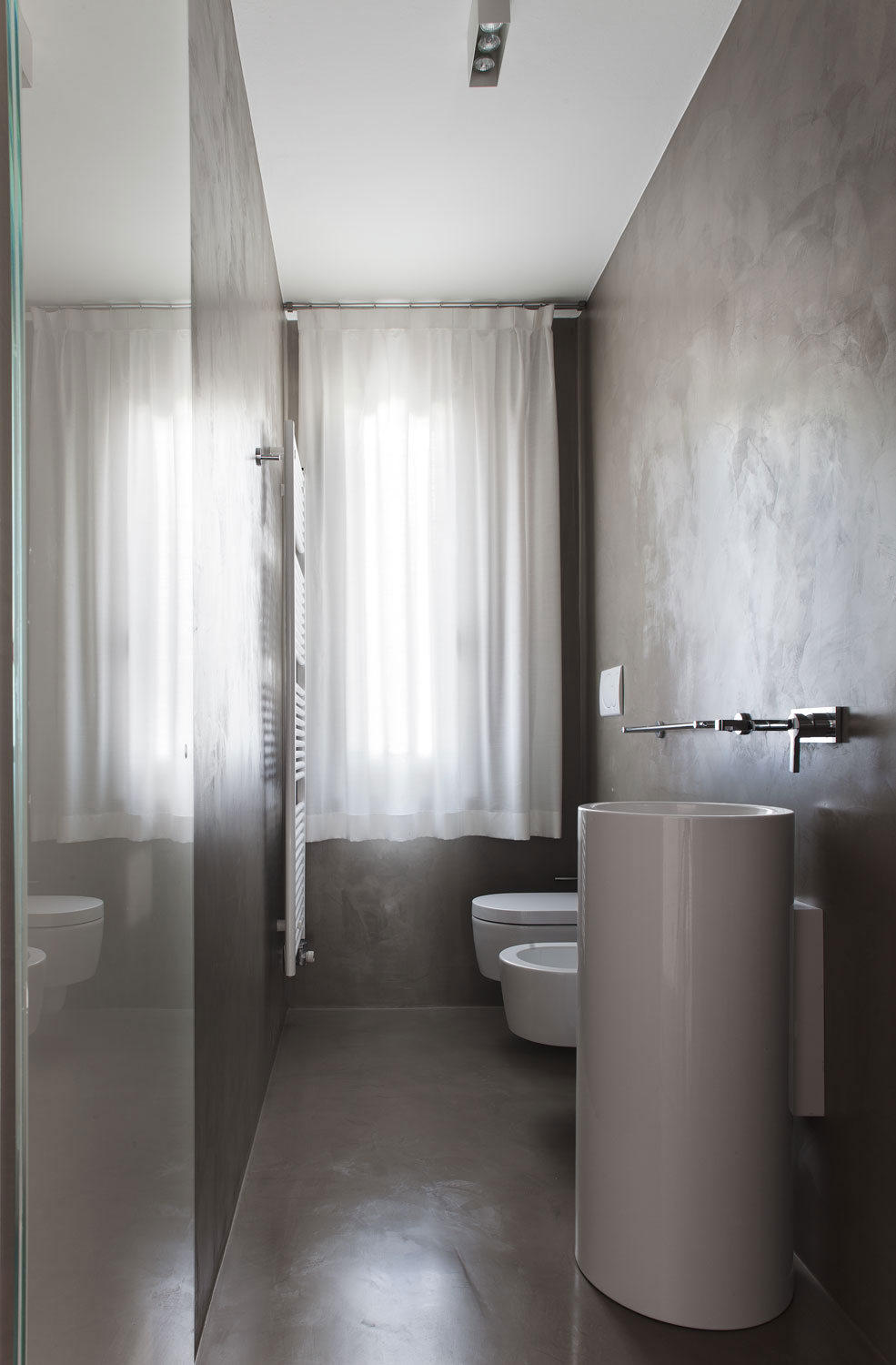 A Spacious and Elegant Contemporary Home in Paese, Italy by EXiT architetti associati (11)