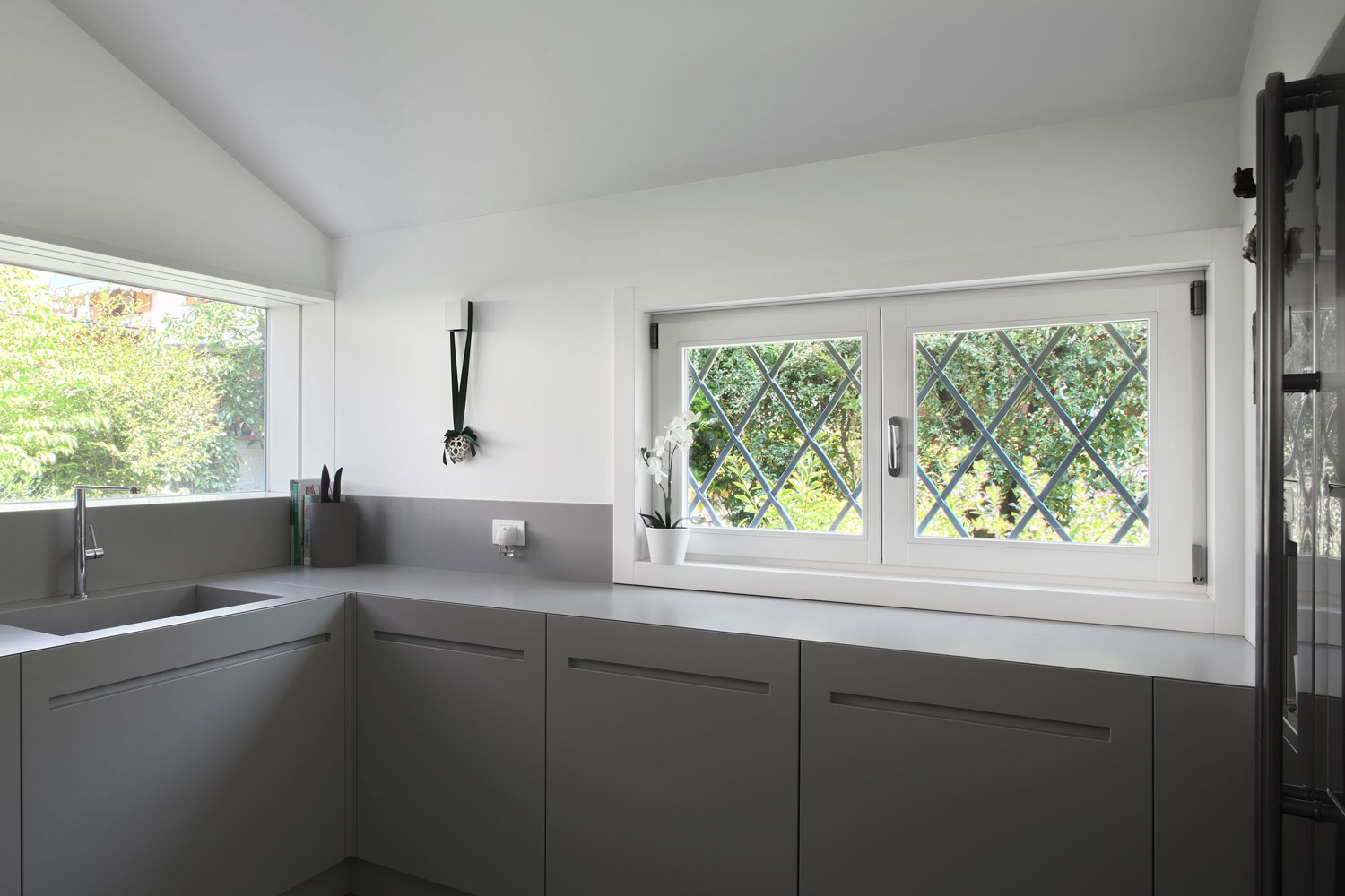 A Spacious and Elegant Contemporary Home in Paese, Italy by EXiT architetti associati (6)