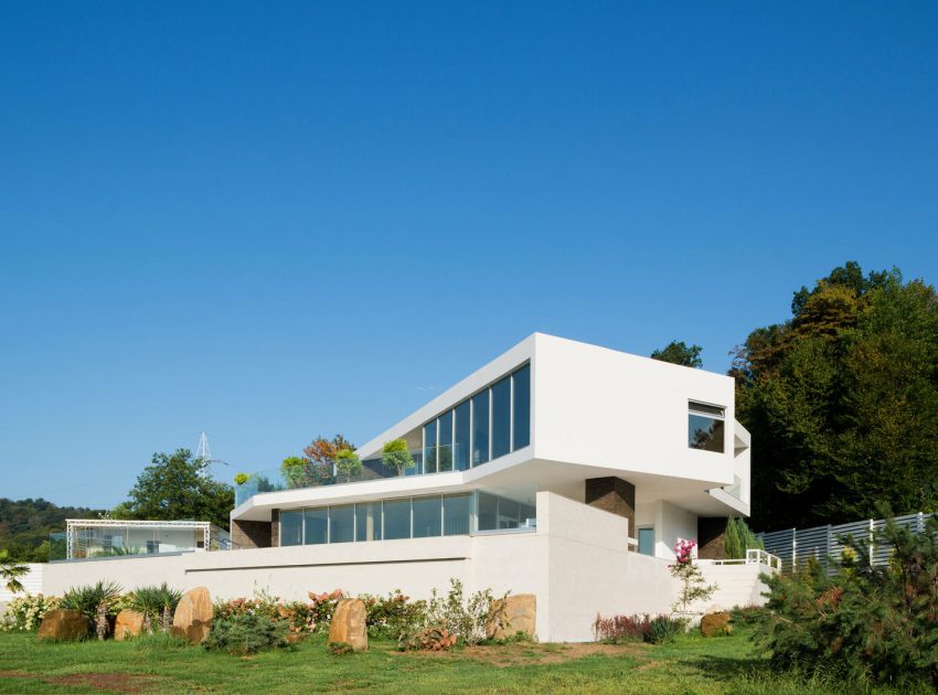 A Spacious and Elegant Contemporary Home in the Mountains near Sochi, Russia by Alexandra Fedorova (10)