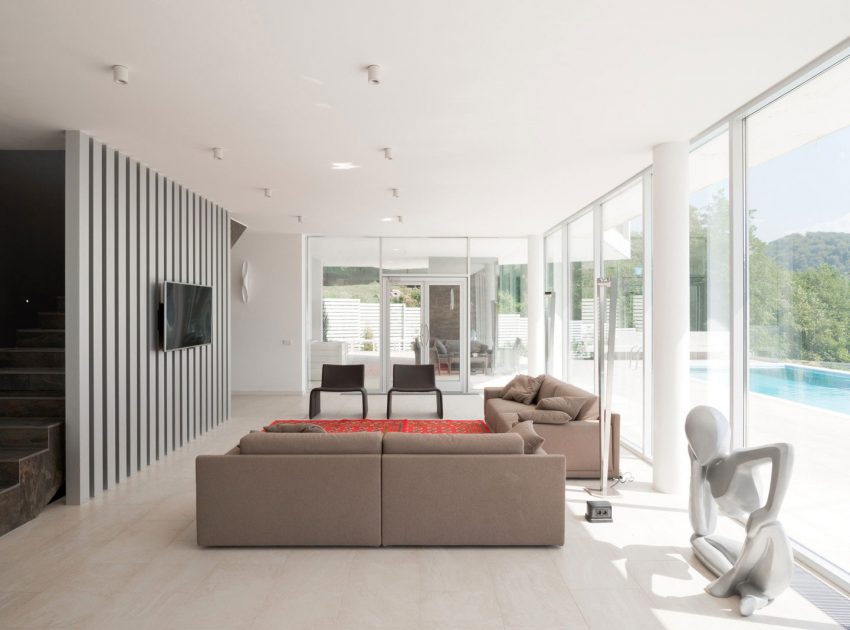 A Spacious and Elegant Contemporary Home in the Mountains near Sochi, Russia by Alexandra Fedorova (14)