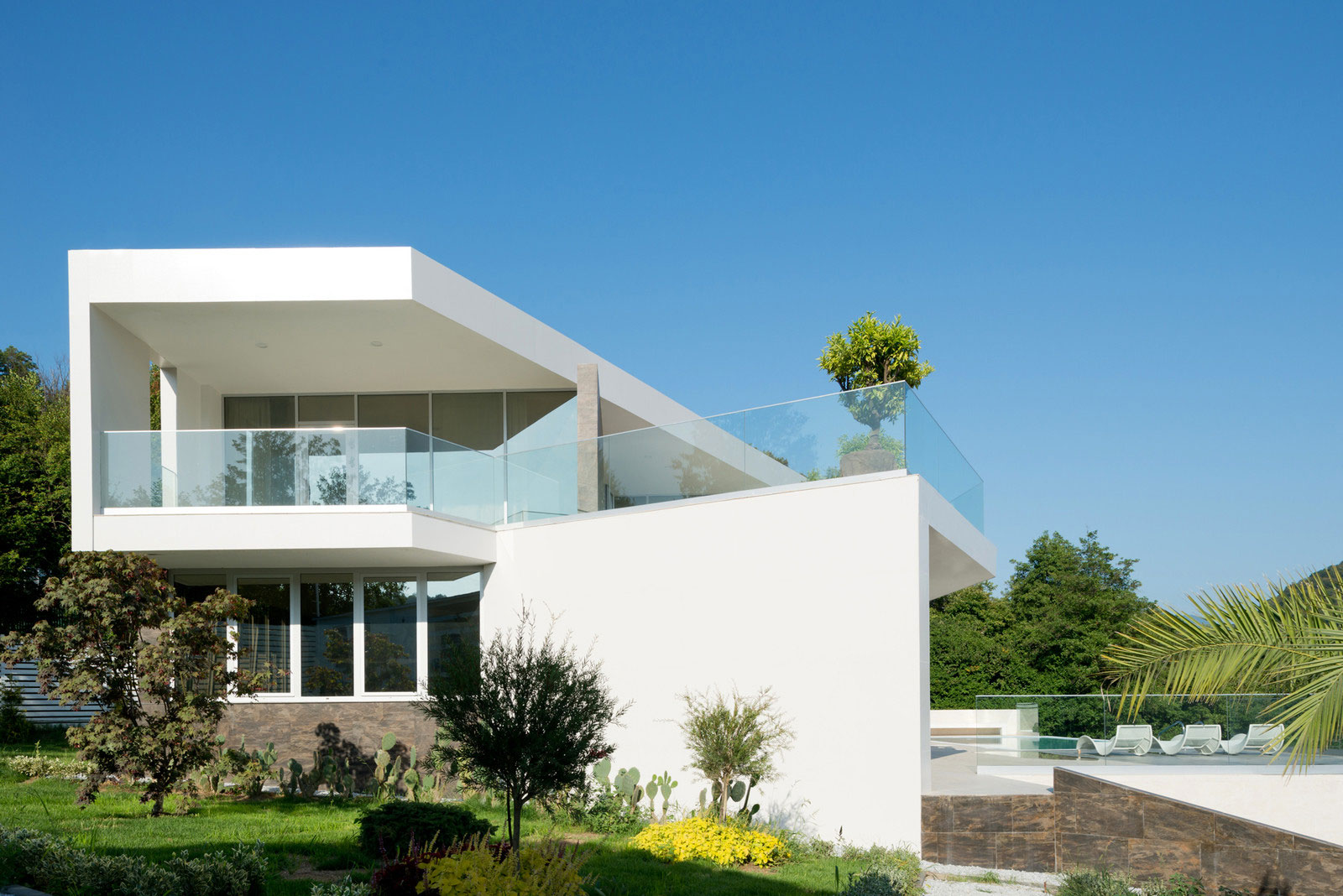 A Spacious and Elegant Contemporary Home in the Mountains near Sochi, Russia by Alexandra Fedorova (4)