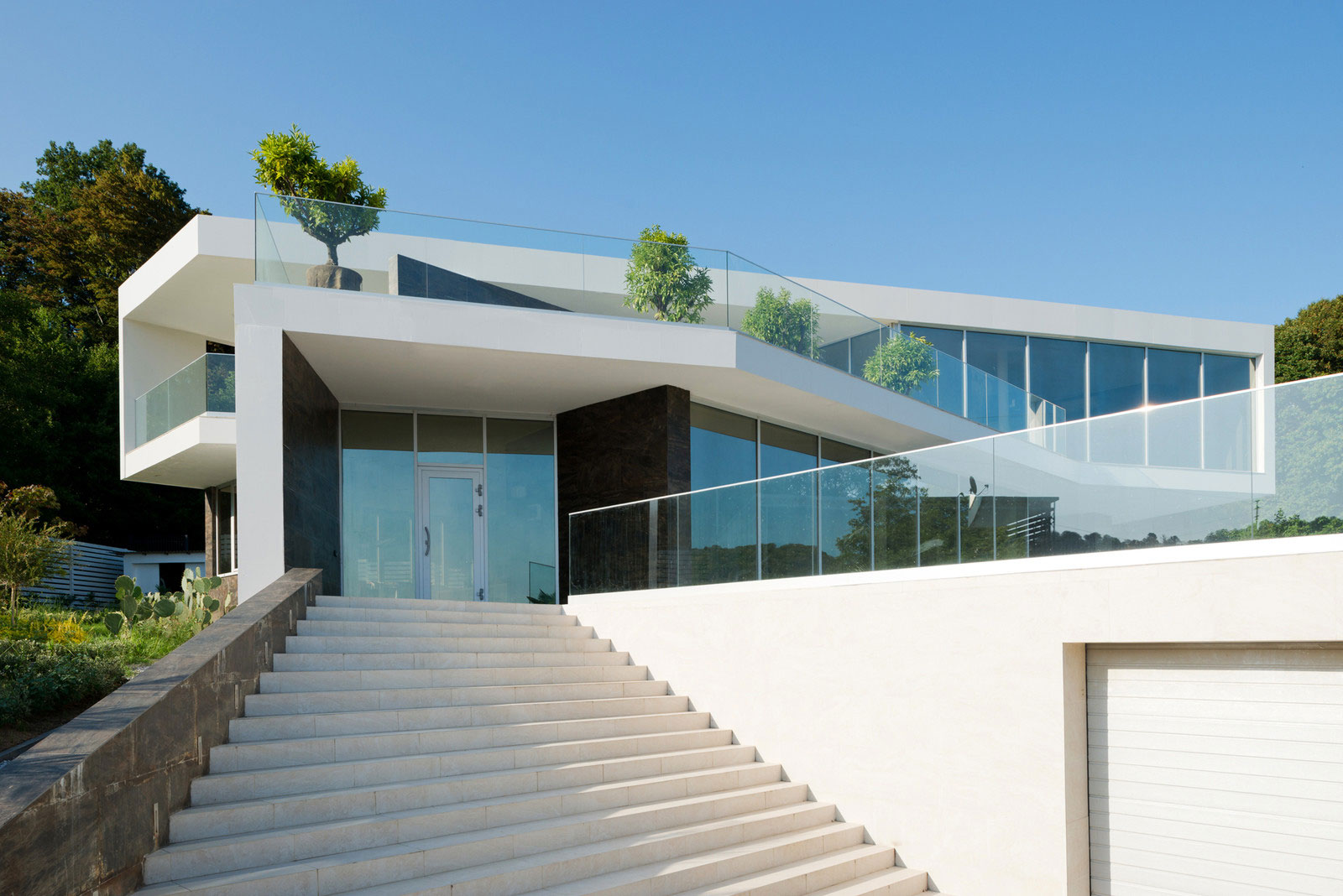 A Spacious and Elegant Contemporary Home in the Mountains near Sochi, Russia by Alexandra Fedorova (5)