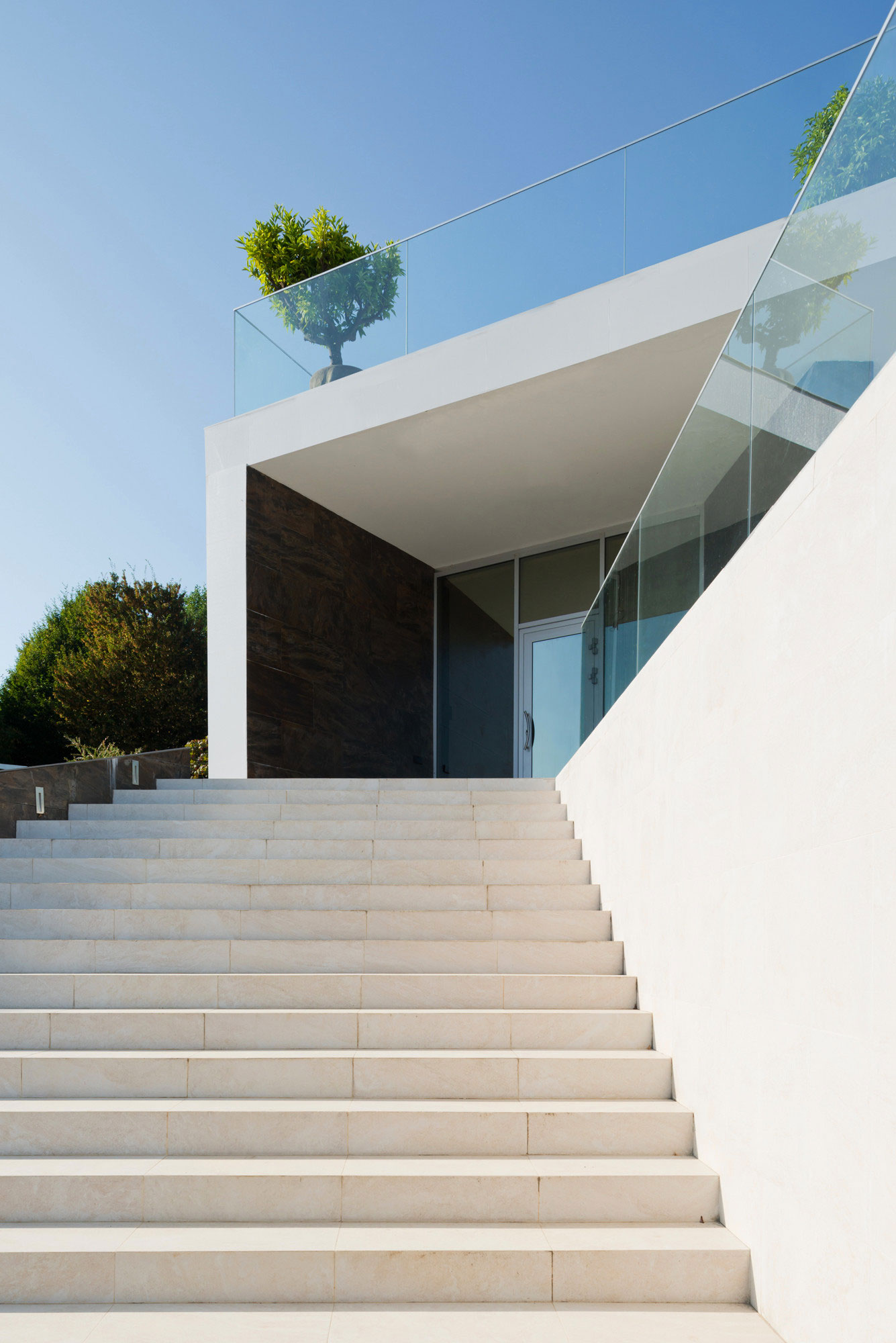 A Spacious and Elegant Contemporary Home in the Mountains near Sochi, Russia by Alexandra Fedorova (6)
