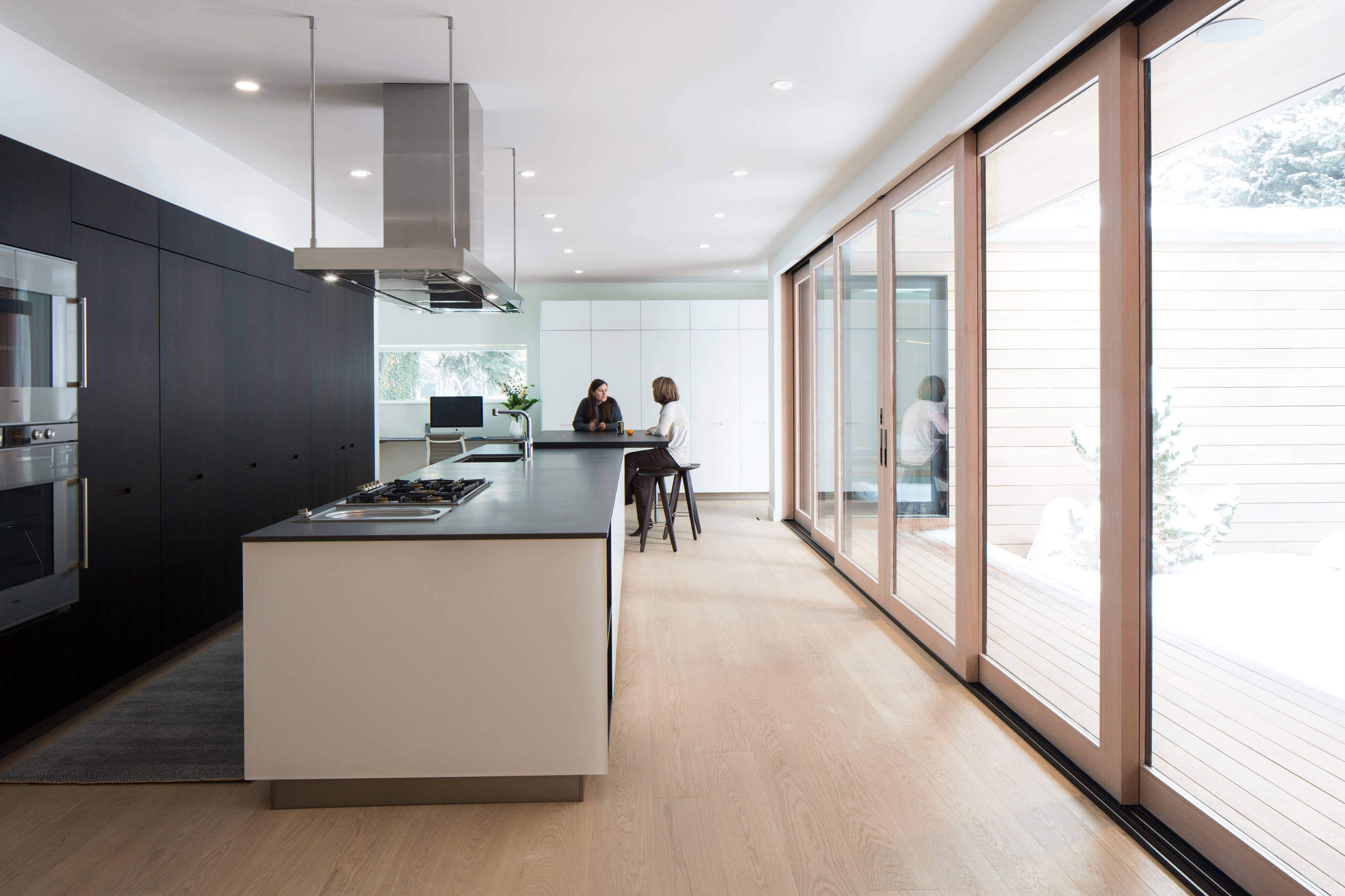 A Spacious and Luminous Contemporary House in Salt Lake City by Lloyd Architects (6)
