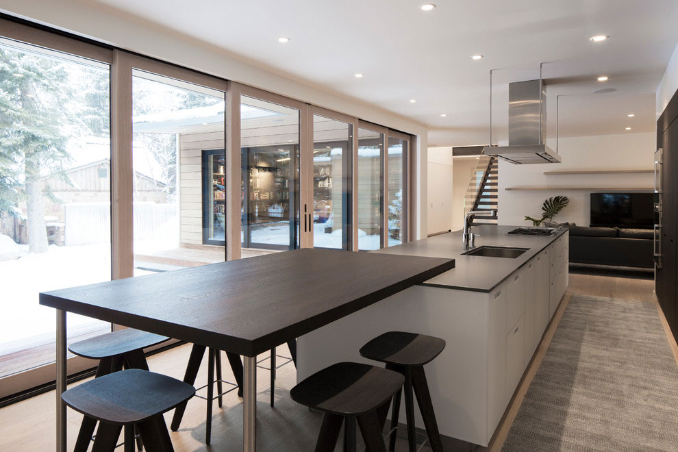 A Spacious and Luminous Contemporary House in Salt Lake City by Lloyd Architects (7)