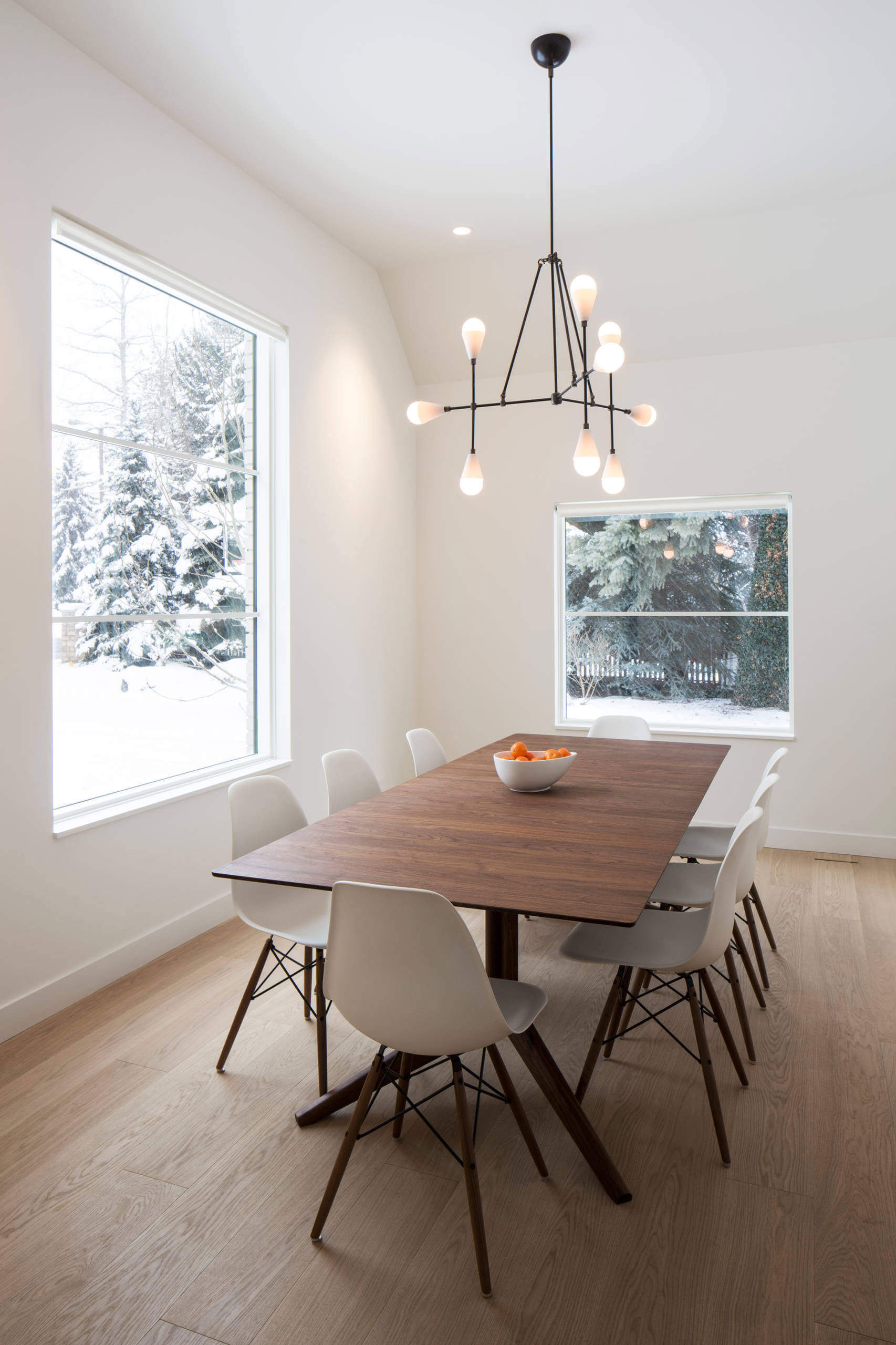 A Spacious and Luminous Contemporary House in Salt Lake City by Lloyd Architects (8)