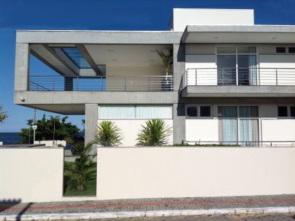 A Spacious and Stylish Contemporary Home in Penha, Brazil by Pablo José Vailatti (2)