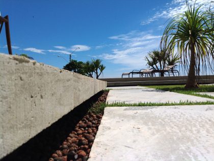 A Spacious and Stylish Contemporary Home in Penha, Brazil by Pablo José Vailatti (20)