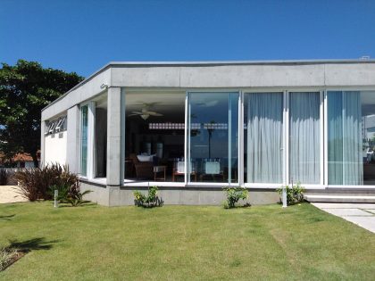 A Spacious and Stylish Contemporary Home in Penha, Brazil by Pablo José Vailatti (26)
