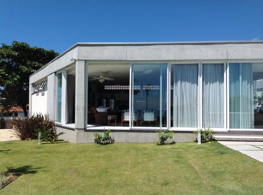 A Spacious and Stylish Contemporary Home in Penha, Brazil by Pablo José Vailatti (26)