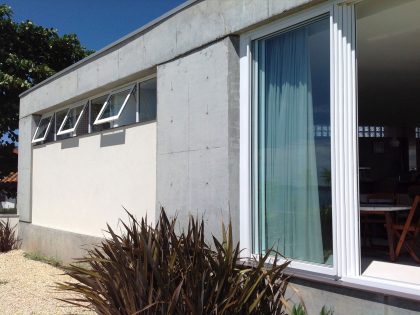 A Spacious and Stylish Contemporary Home in Penha, Brazil by Pablo José Vailatti (28)