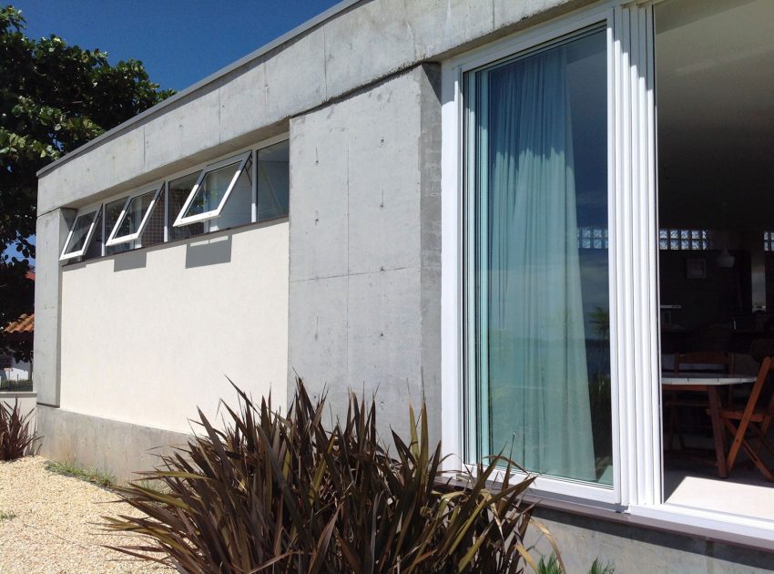 A Spacious and Stylish Contemporary Home in Penha, Brazil by Pablo José Vailatti (28)