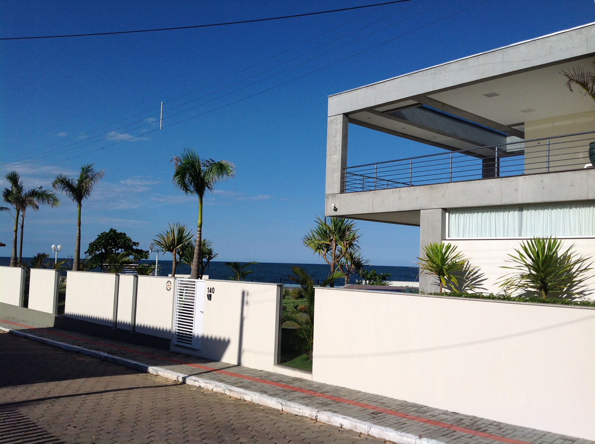 A Spacious and Stylish Contemporary Home in Penha, Brazil by Pablo José Vailatti (3)