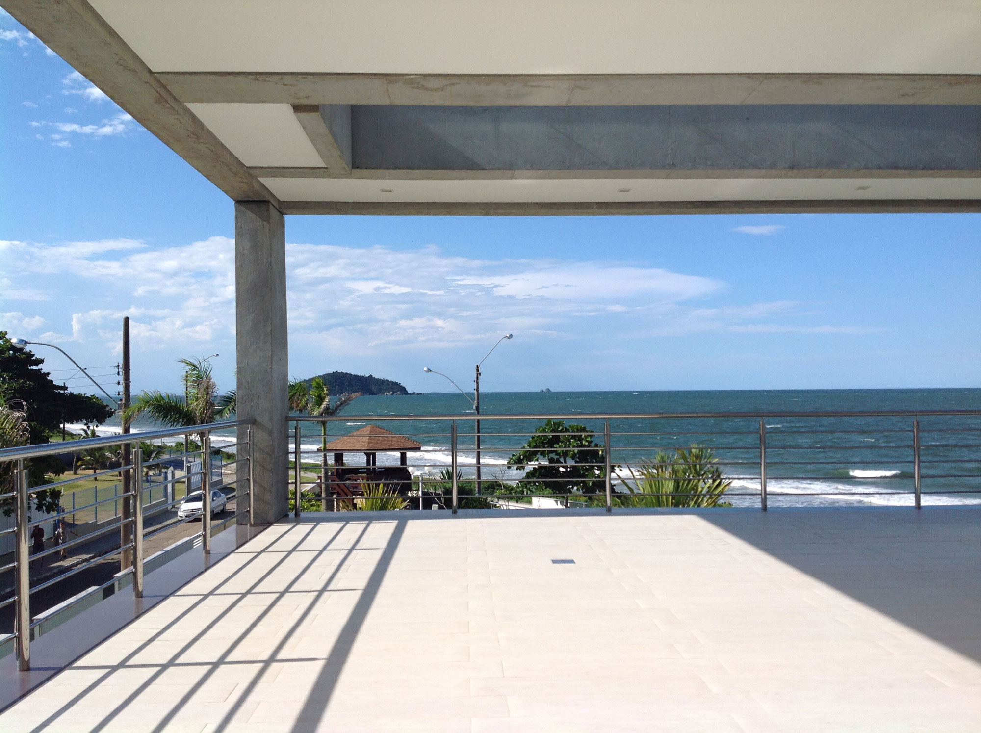 A Spacious and Stylish Contemporary Home in Penha, Brazil by Pablo José Vailatti (7)