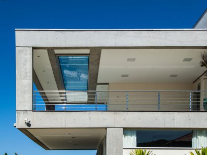 A Spacious and Stylish Contemporary Home in Penha, Brazil by Pablo José Vailatti (8)